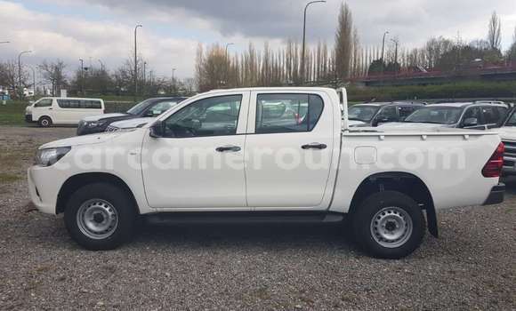 Sayi Na hannu Toyota Hilux White Mota in Douala a Ƙasar Kamaru Sayi Na hannu Toyota Hilux White Mota in Douala a Ƙasar Kamaru
