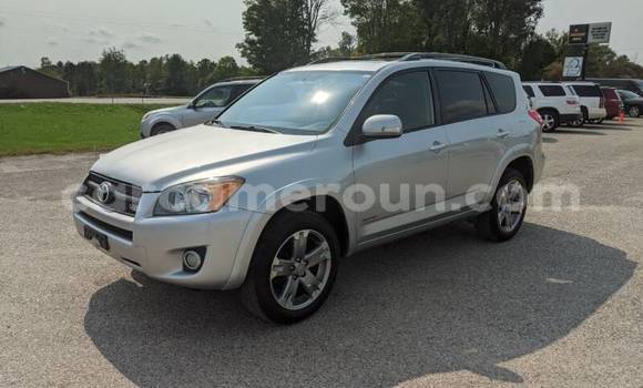 Sayi Na hannu Toyota RAV4 Azurfa Mota in Douala a Ƙasar Kamaru Sayi Na hannu Toyota RAV4 Azurfa Mota in Douala a Ƙasar Kamaru