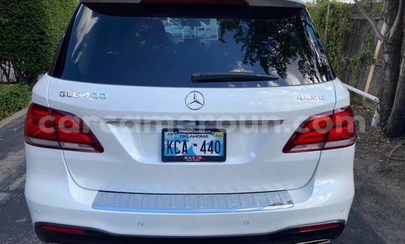 Sayi Na hannu Mercedes‒Benz GLE White Mota in Douala a Ƙasar Kamaru Sayi Na hannu Mercedes‒Benz GLE White Mota in Douala a Ƙasar Kamaru