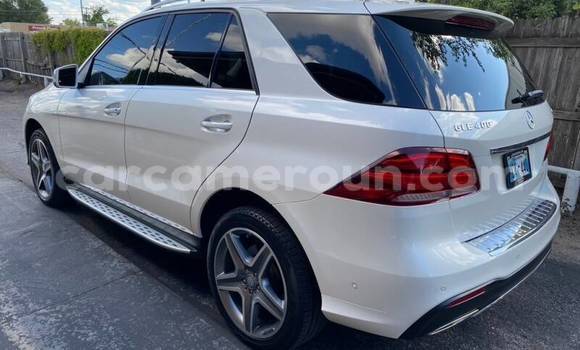 Sayi Na hannu Mercedes‒Benz GLE White Mota in Douala a Ƙasar Kamaru Sayi Na hannu Mercedes‒Benz GLE White Mota in Douala a Ƙasar Kamaru