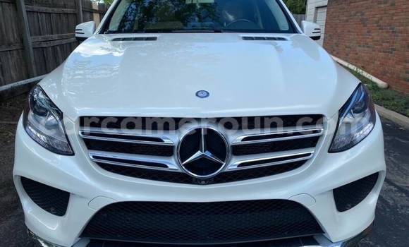 Sayi Na hannu Mercedes‒Benz GLE White Mota in Douala a Ƙasar Kamaru Sayi Na hannu Mercedes‒Benz GLE White Mota in Douala a Ƙasar Kamaru