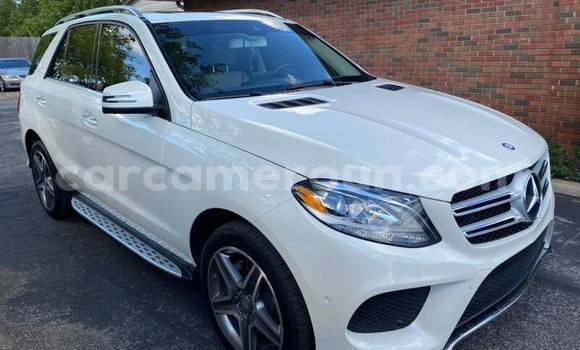 Sayi Na hannu Mercedes‒Benz GLE White Mota in Douala a Ƙasar Kamaru Sayi Na hannu Mercedes‒Benz GLE White Mota in Douala a Ƙasar Kamaru
