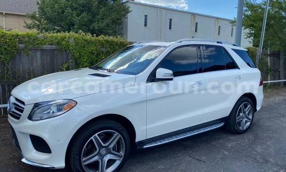 Sayi Na hannu Mercedes‒Benz GLE White Mota in Douala a Ƙasar Kamaru Sayi Na hannu Mercedes‒Benz GLE White Mota in Douala a Ƙasar Kamaru