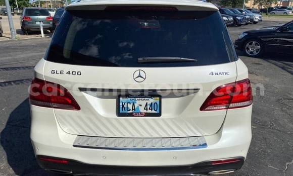 Sayi Na hannu Mercedes‒Benz GLE White Mota in Douala a Ƙasar Kamaru Sayi Na hannu Mercedes‒Benz GLE White Mota in Douala a Ƙasar Kamaru