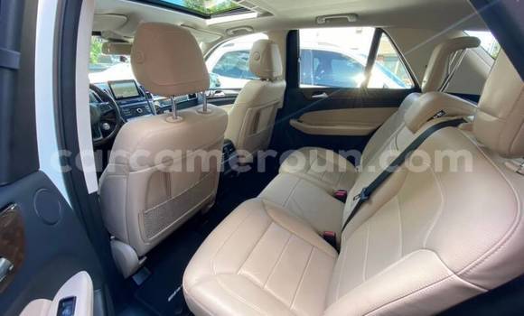 Sayi Na hannu Mercedes‒Benz GLE White Mota in Douala a Ƙasar Kamaru Sayi Na hannu Mercedes‒Benz GLE White Mota in Douala a Ƙasar Kamaru