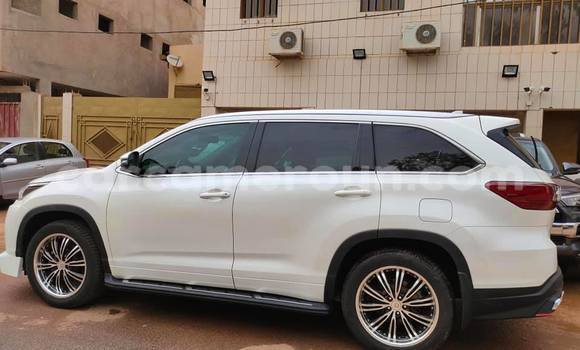 Acheter Occasion Voiture Toyota Highlander Blanc à Douala, Littoral Cameroon Acheter Occasion Voiture Toyota Highlander Blanc à Douala, Littoral Cameroon