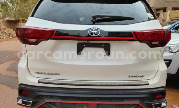 Acheter Occasion Voiture Toyota Highlander Blanc à Douala, Littoral Cameroon Acheter Occasion Voiture Toyota Highlander Blanc à Douala, Littoral Cameroon