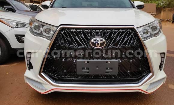 Acheter Occasion Voiture Toyota Highlander Blanc à Douala, Littoral Cameroon Acheter Occasion Voiture Toyota Highlander Blanc à Douala, Littoral Cameroon