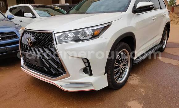 Acheter Occasion Voiture Toyota Highlander Blanc à Douala, Littoral Cameroon Acheter Occasion Voiture Toyota Highlander Blanc à Douala, Littoral Cameroon