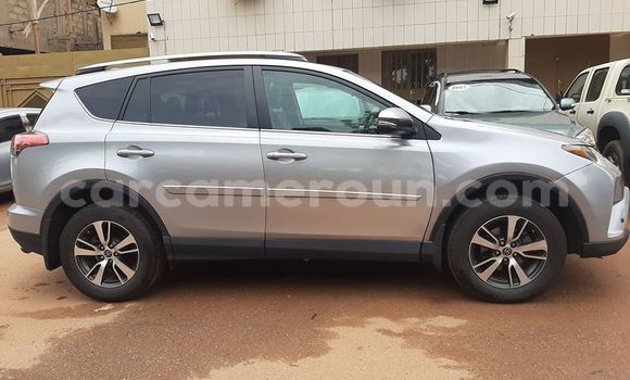 Sayi Na hannu Toyota RAV4 M Mota in Douala a Ƙasar Kamaru Sayi Na hannu Toyota RAV4 M Mota in Douala a Ƙasar Kamaru