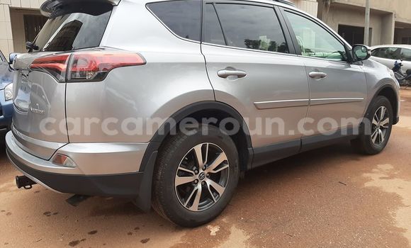 Sayi Na hannu Toyota RAV4 M Mota in Douala a Ƙasar Kamaru Sayi Na hannu Toyota RAV4 M Mota in Douala a Ƙasar Kamaru