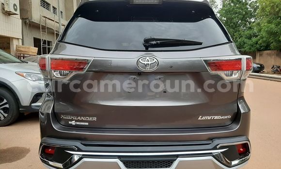 Acheter Occasion Voiture Toyota Highlander Beige à Douala, Littoral Cameroon Acheter Occasion Voiture Toyota Highlander Beige à Douala, Littoral Cameroon