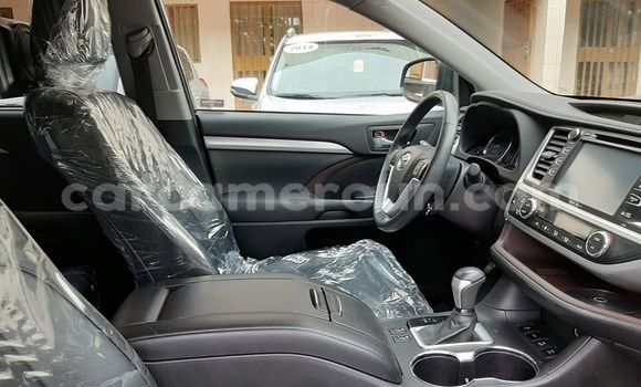 Acheter Occasion Voiture Toyota Highlander Beige à Douala, Littoral Cameroon Acheter Occasion Voiture Toyota Highlander Beige à Douala, Littoral Cameroon