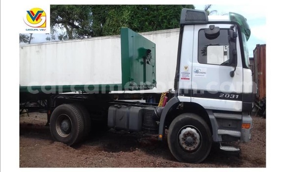 Sayi Imported Mercedes‒Benz 2024 White Babbar mota in Douala a Ƙasar Kamaru Sayi Imported Mercedes‒Benz 2024 White Babbar mota in Douala a Ƙasar Kamaru