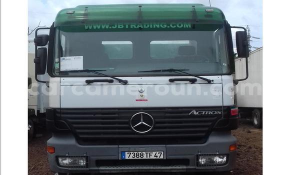 Sayi Imported Mercedes‒Benz 2024 White Babbar mota in Douala a Ƙasar Kamaru Sayi Imported Mercedes‒Benz 2024 White Babbar mota in Douala a Ƙasar Kamaru