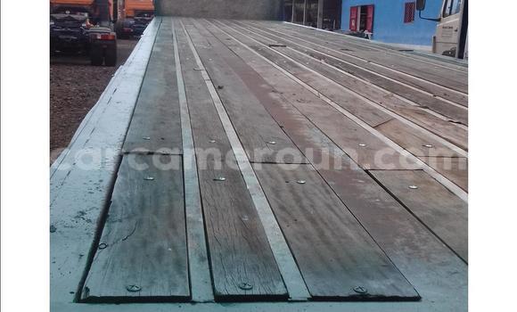 Sayi Imported Mercedes‒Benz 2024 White Babbar mota in Douala a Ƙasar Kamaru Sayi Imported Mercedes‒Benz 2024 White Babbar mota in Douala a Ƙasar Kamaru