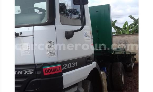 Sayi Imported Mercedes‒Benz 2024 White Babbar mota in Douala a Ƙasar Kamaru Sayi Imported Mercedes‒Benz 2024 White Babbar mota in Douala a Ƙasar Kamaru