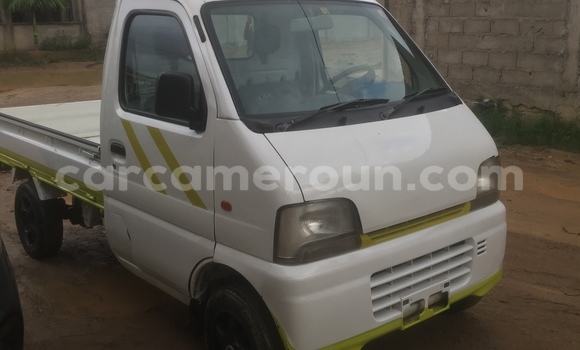 Sayi Na hannu Suzuki Carry White Babbar mota in Douala a Ƙasar Kamaru Sayi Na hannu Suzuki Carry White Babbar mota in Douala a Ƙasar Kamaru