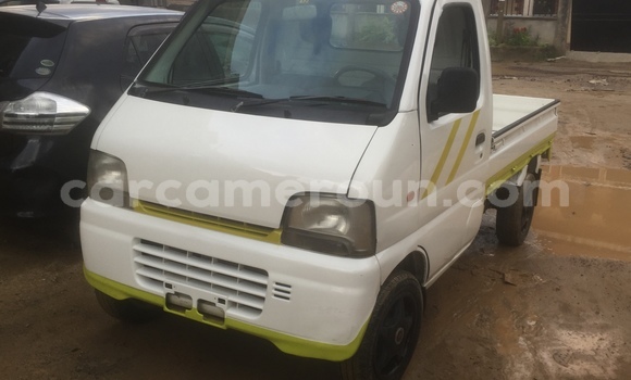 Sayi Na hannu Suzuki Carry White Babbar mota in Douala a Ƙasar Kamaru Sayi Na hannu Suzuki Carry White Babbar mota in Douala a Ƙasar Kamaru