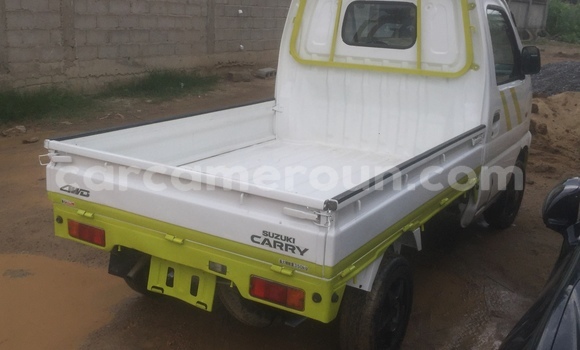 Sayi Na hannu Suzuki Carry White Babbar mota in Douala a Ƙasar Kamaru Sayi Na hannu Suzuki Carry White Babbar mota in Douala a Ƙasar Kamaru
