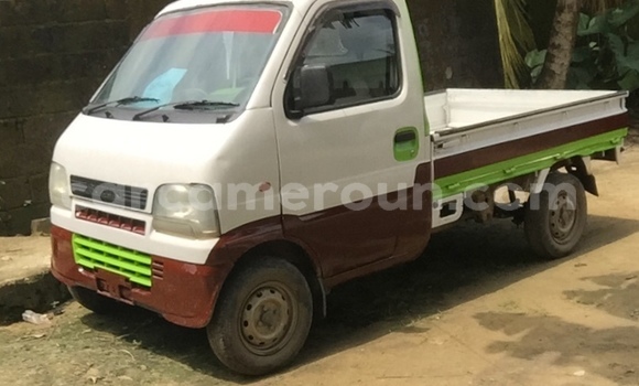 Sayi Na hannu Suzuki Carry White Babbar mota in Douala a Ƙasar Kamaru Sayi Na hannu Suzuki Carry White Babbar mota in Douala a Ƙasar Kamaru