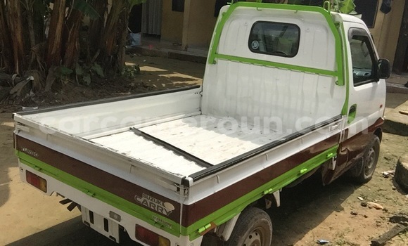 Sayi Na hannu Suzuki Carry White Babbar mota in Douala a Ƙasar Kamaru Sayi Na hannu Suzuki Carry White Babbar mota in Douala a Ƙasar Kamaru