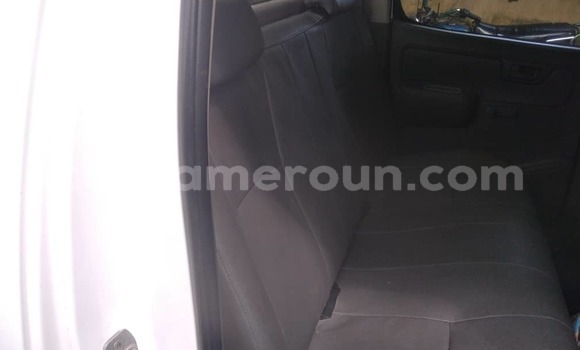 Sayi Na hannu Toyota Hilux White Mota in Douala a Ƙasar Kamaru Sayi Na hannu Toyota Hilux White Mota in Douala a Ƙasar Kamaru
