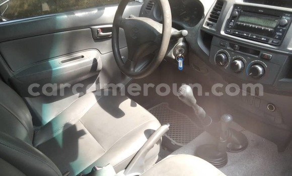 Sayi Na hannu Toyota Hilux White Mota in Douala a Ƙasar Kamaru Sayi Na hannu Toyota Hilux White Mota in Douala a Ƙasar Kamaru