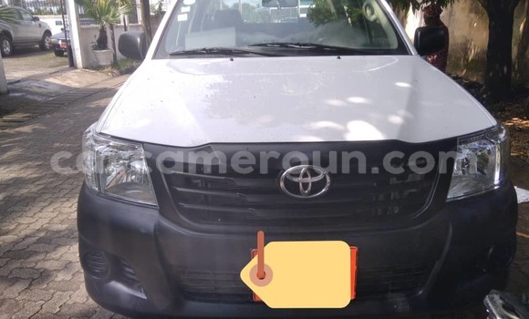 Sayi Na hannu Toyota Hilux White Mota in Douala a Ƙasar Kamaru Sayi Na hannu Toyota Hilux White Mota in Douala a Ƙasar Kamaru