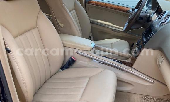 Sayi Imported Mercedes‒Benz M–Class Blue Mota in Douala a Ƙasar Kamaru Sayi Imported Mercedes‒Benz M–Class Blue Mota in Douala a Ƙasar Kamaru