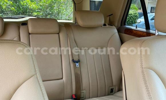 Sayi Imported Mercedes‒Benz M–Class Blue Mota in Douala a Ƙasar Kamaru Sayi Imported Mercedes‒Benz M–Class Blue Mota in Douala a Ƙasar Kamaru