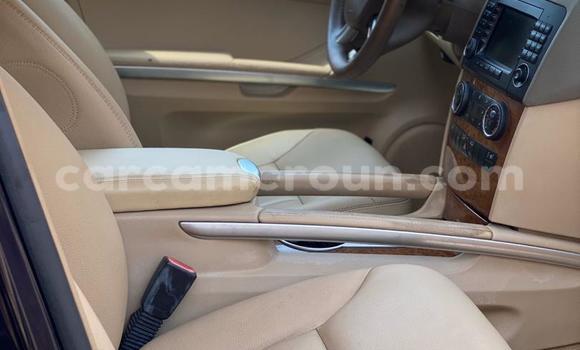 Sayi Imported Mercedes‒Benz M–Class Blue Mota in Douala a Ƙasar Kamaru Sayi Imported Mercedes‒Benz M–Class Blue Mota in Douala a Ƙasar Kamaru