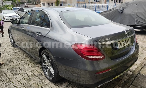 Sayi Imported Mercedes‒Benz E–Class Azurfa Mota in Douala a Ƙasar Kamaru Sayi Imported Mercedes‒Benz E–Class Azurfa Mota in Douala a Ƙasar Kamaru