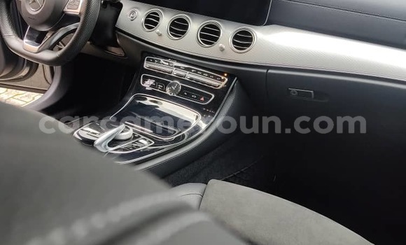Sayi Imported Mercedes‒Benz E–Class Azurfa Mota in Douala a Ƙasar Kamaru Sayi Imported Mercedes‒Benz E–Class Azurfa Mota in Douala a Ƙasar Kamaru