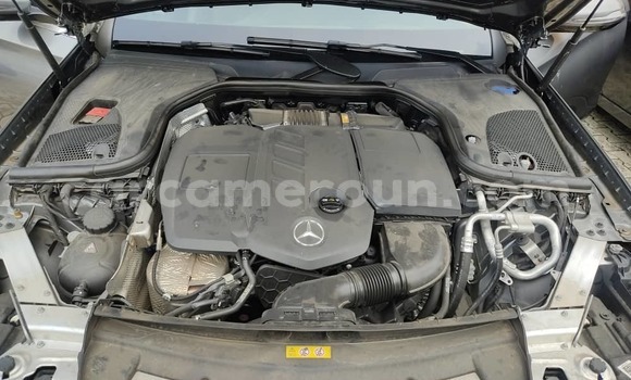 Sayi Imported Mercedes‒Benz E–Class Azurfa Mota in Douala a Ƙasar Kamaru Sayi Imported Mercedes‒Benz E–Class Azurfa Mota in Douala a Ƙasar Kamaru