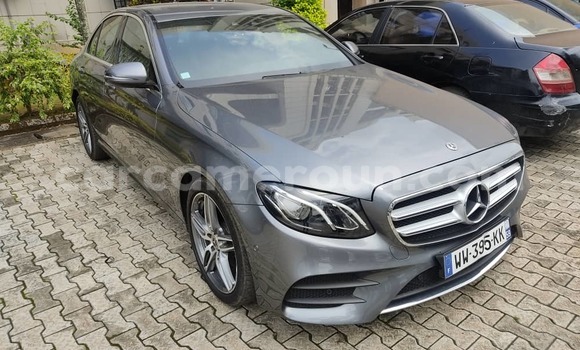 Sayi Imported Mercedes‒Benz E–Class Azurfa Mota in Douala a Ƙasar Kamaru Sayi Imported Mercedes‒Benz E–Class Azurfa Mota in Douala a Ƙasar Kamaru