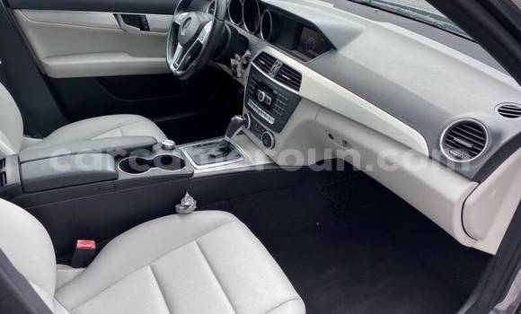 Acheter Occasion Voiture Mercedes‒Benz C–Class Beige à Douala, Littoral Cameroon Acheter Occasion Voiture Mercedes‒Benz C–Class Beige à Douala, Littoral Cameroon