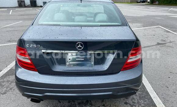 Acheter Occasion Voiture Mercedes‒Benz C–Class Beige à Douala, Littoral Cameroon Acheter Occasion Voiture Mercedes‒Benz C–Class Beige à Douala, Littoral Cameroon