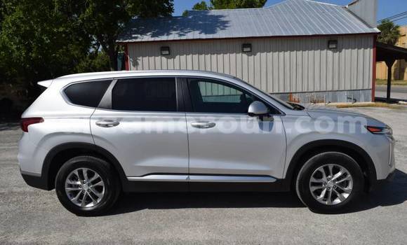 Sayi Na hannu Hyundai Santa Fe Azurfa Mota in Yaounde a Babban Kamaru Sayi Na hannu Hyundai Santa Fe Azurfa Mota in Yaounde a Babban Kamaru