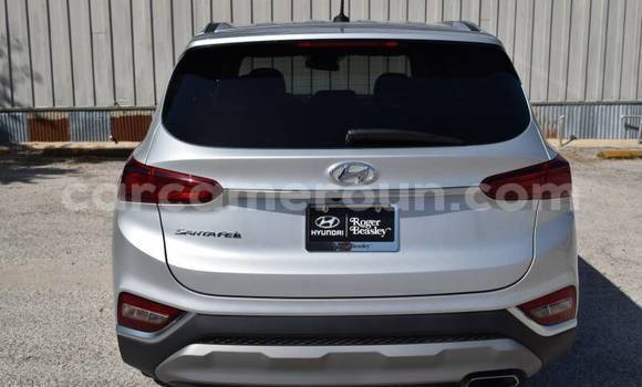 Sayi Na hannu Hyundai Santa Fe Azurfa Mota in Yaounde a Babban Kamaru Sayi Na hannu Hyundai Santa Fe Azurfa Mota in Yaounde a Babban Kamaru