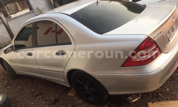 Sayi Imported Mercedes‒Benz C–Class Azurfa Mota in Douala a Ƙasar Kamaru Sayi Imported Mercedes‒Benz C–Class Azurfa Mota in Douala a Ƙasar Kamaru