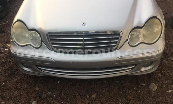 Sayi Imported Mercedes‒Benz C–Class Azurfa Mota in Douala a Ƙasar Kamaru Sayi Imported Mercedes‒Benz C–Class Azurfa Mota in Douala a Ƙasar Kamaru