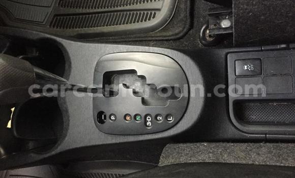 Sayi Imported Toyota Yaris Azurfa Mota in Douala a Ƙasar Kamaru Sayi Imported Toyota Yaris Azurfa Mota in Douala a Ƙasar Kamaru