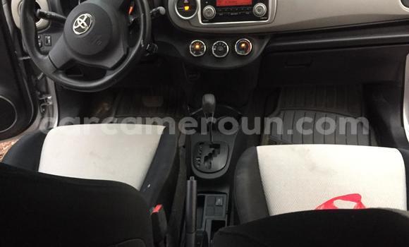 Sayi Imported Toyota Yaris Azurfa Mota in Douala a Ƙasar Kamaru Sayi Imported Toyota Yaris Azurfa Mota in Douala a Ƙasar Kamaru