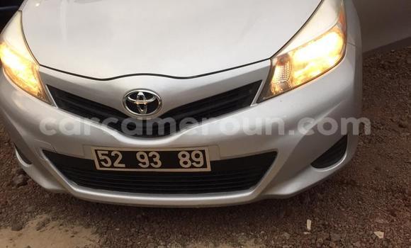 Sayi Imported Toyota Yaris Azurfa Mota in Douala a Ƙasar Kamaru Sayi Imported Toyota Yaris Azurfa Mota in Douala a Ƙasar Kamaru