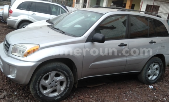 Sayi Imported Toyota RAV4 Azurfa Mota in Douala a Ƙasar Kamaru Sayi Imported Toyota RAV4 Azurfa Mota in Douala a Ƙasar Kamaru