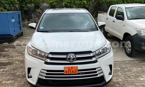 Sayi Na hannu Toyota Highlander White Mota in Douala a Ƙasar Kamaru Sayi Na hannu Toyota Highlander White Mota in Douala a Ƙasar Kamaru
