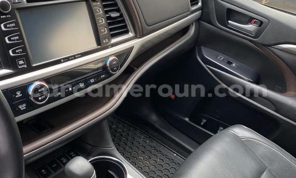 Sayi Na hannu Toyota Highlander White Mota in Douala a Ƙasar Kamaru Sayi Na hannu Toyota Highlander White Mota in Douala a Ƙasar Kamaru