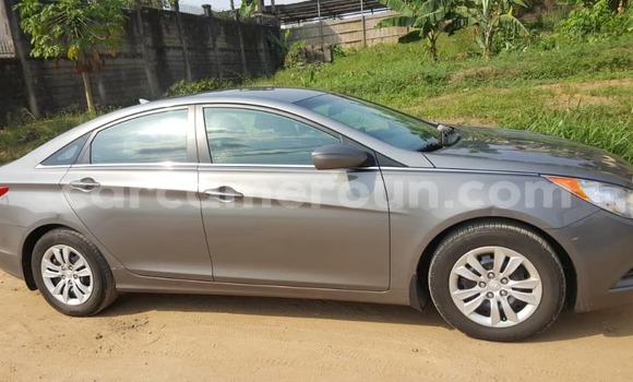 Sayi Imported Hyundai Sonata Azurfa Mota in Douala a Ƙasar Kamaru Sayi Imported Hyundai Sonata Azurfa Mota in Douala a Ƙasar Kamaru