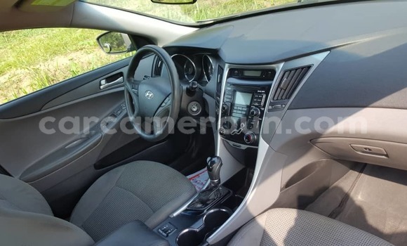Sayi Imported Hyundai Sonata Azurfa Mota in Douala a Ƙasar Kamaru Sayi Imported Hyundai Sonata Azurfa Mota in Douala a Ƙasar Kamaru
